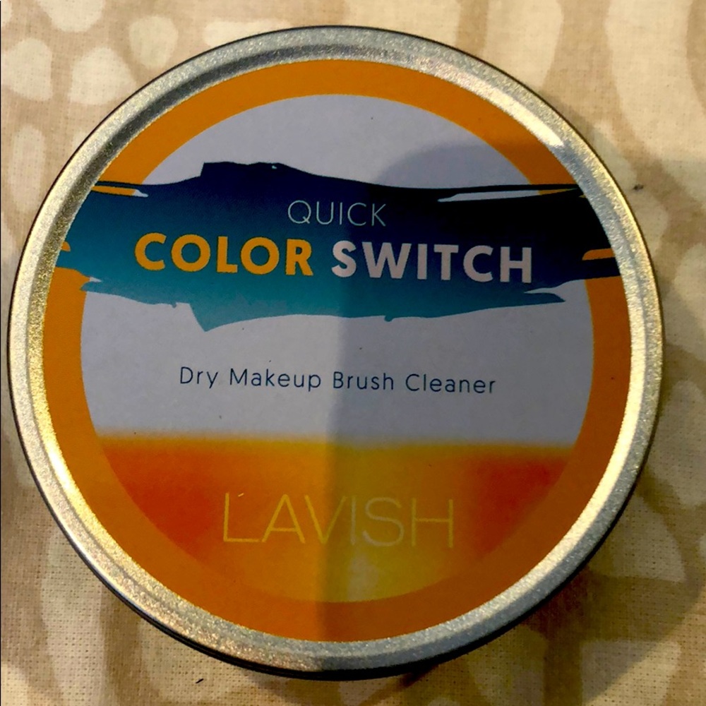 Lavish Quick Color Switch dry make up cleaner